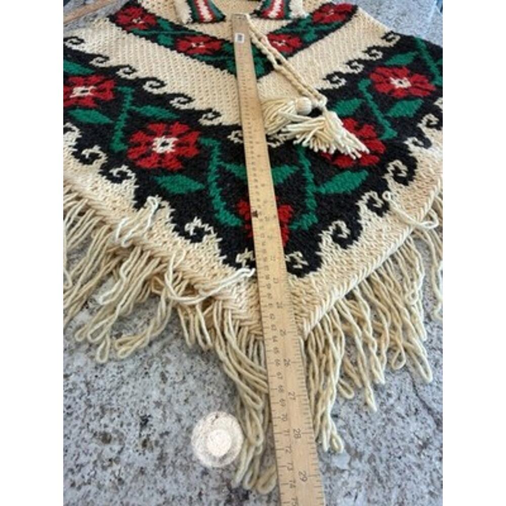 Vts Chunky Hand Knit Wool? Poncho Ivory/Green/Red/Black flowers Julie Girl - Picture 9 of 9